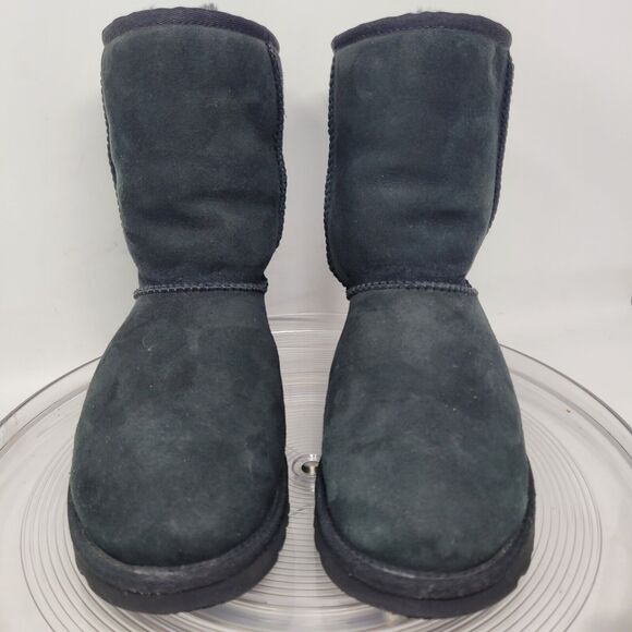 UGG CLASSIC SHORT II BLACK SUEDE SHEEPSKIN WATERPROOF WOMENS BOOTS SIZE US 7 NEW - Picture 2 of 8